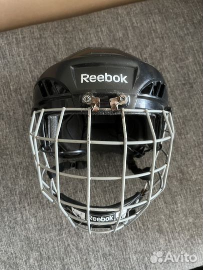 Хоккейный шлем