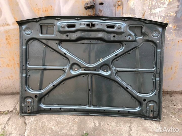 Капот на Mitsubishi Pajero 1 поколения