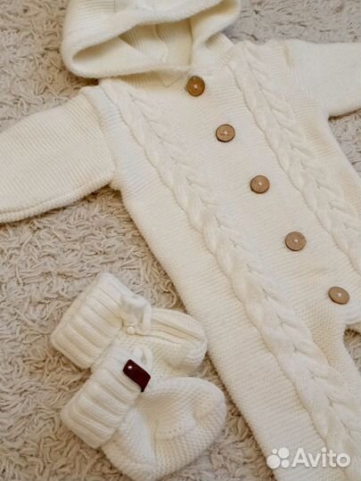Комбинезон вязанный для малыша