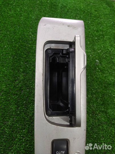 Блок управления стеклами передний левый Toyota