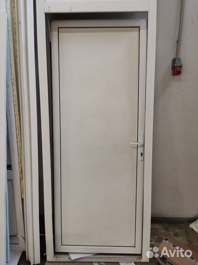 Двери пластиковая б/у
