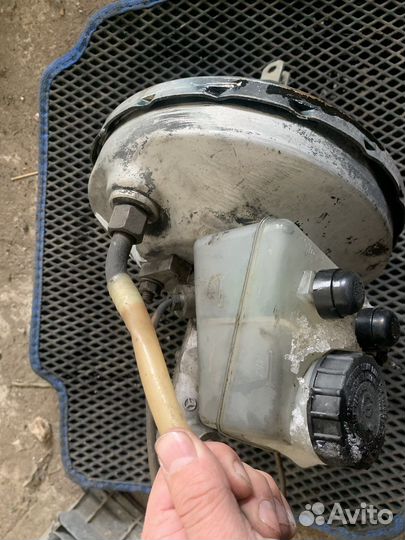 Вакуумный усилитель тормозов W201