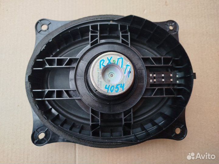 Динамик в переднюю правую дверь Lexus RX 4