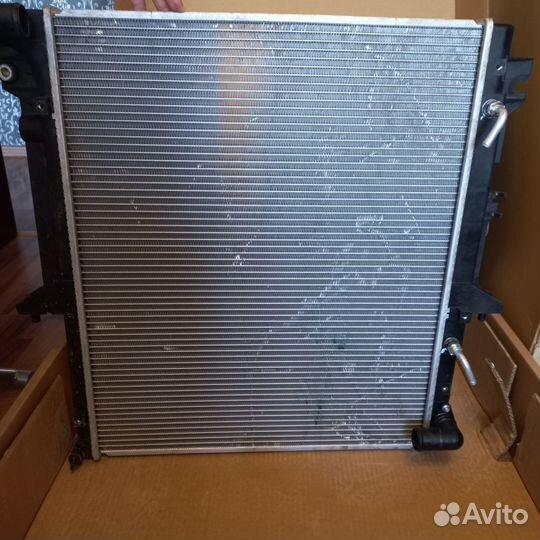 Радиатор охлаждения MI L200 2,5D АКПП 05