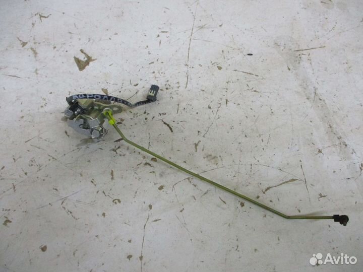 Электрозамок крышки багажника Тойота Королла E-150