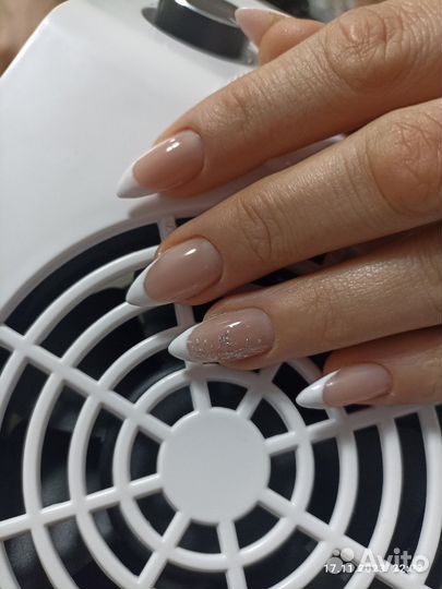 Модель на маникюр