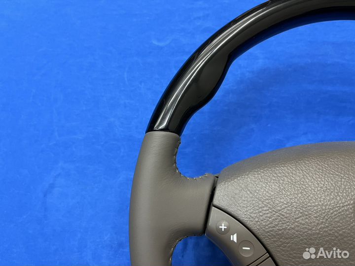 Анатомический руль с черной косточкой Lexus LX470