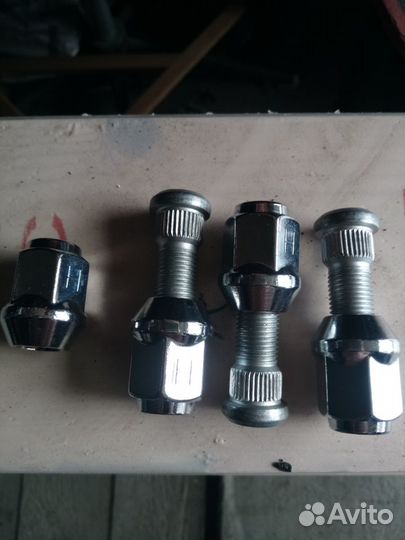 Болт колесный с гайкой Ховер