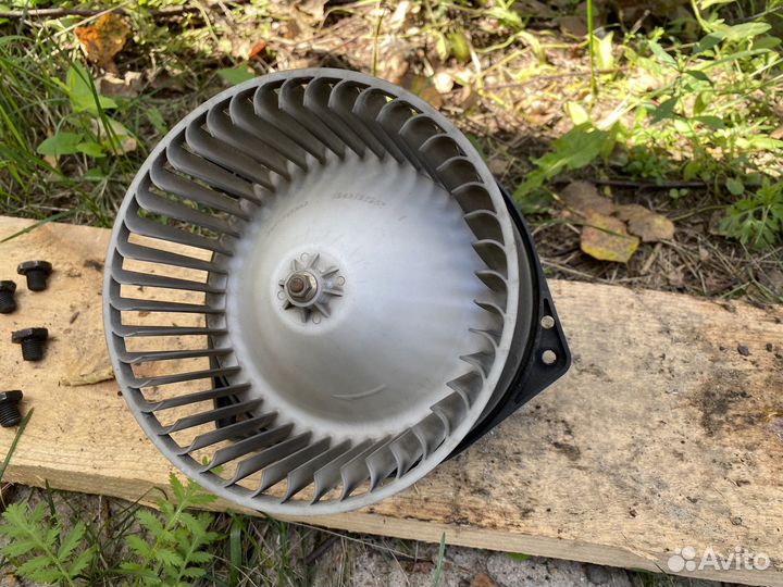 Nissan bluebird u14 моторчик печки