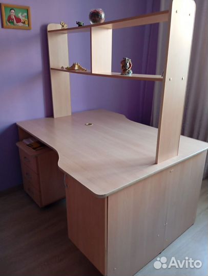 Стол из дерева