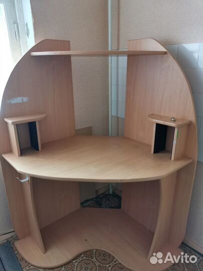 Письменный стол