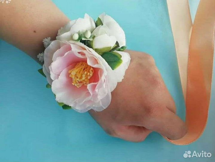 Цветочные браслеты и бутоньерки