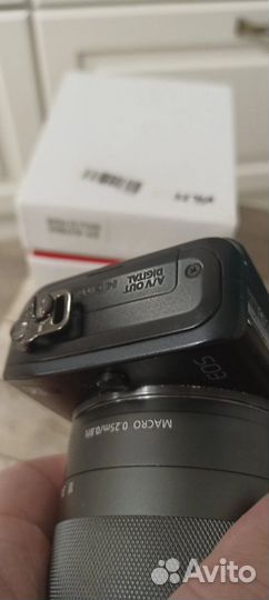 Зеркальный фотоаппарат canon EOS M