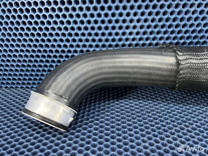 Патрубок интеркулера VW Touareg GP
