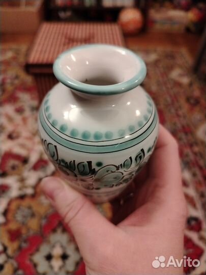 Сувенирная вазочка для маленького букета