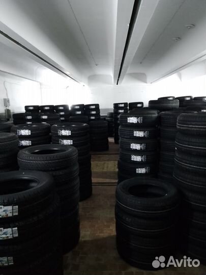 Royal Black Royal Mile 205/70 R15 96H