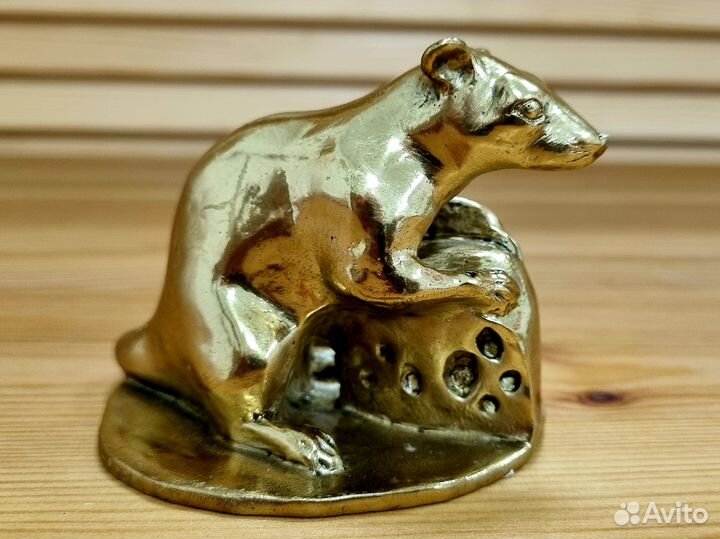 Фигурка бронзовая «Мышь с сыром»