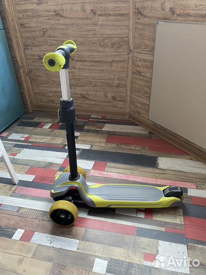 Детский трехколесный самокат