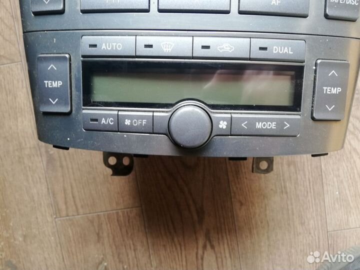 Блок управления климатом Toyota Avensis T250