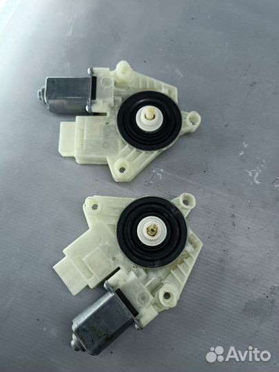 Моторчик стеклоподъемника Skoda Rapid