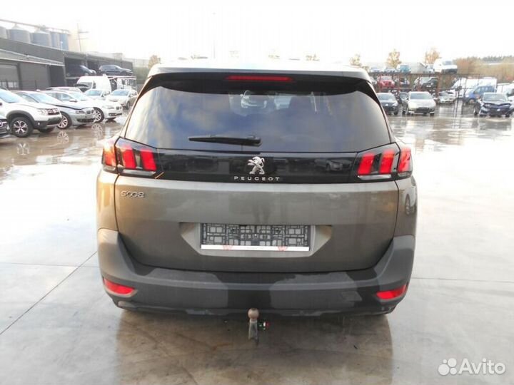 Peugeot 5008 2017-2022 на запчасти