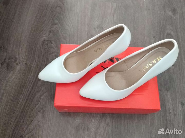 Туфли белые 35