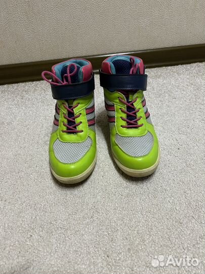 Кроссовки сникерсы