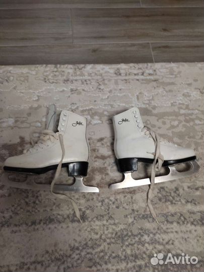 Коньки фигурные детские 33 размер