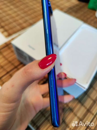 Телефон Honor 10