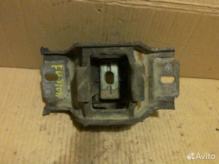 Опора двигателя левая Ford Fusion 1.6 fyja 2007