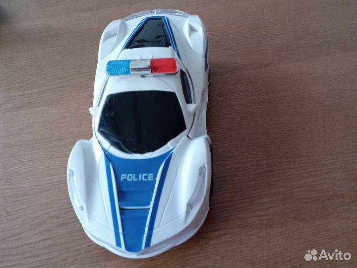 Полицейская машина трансформер