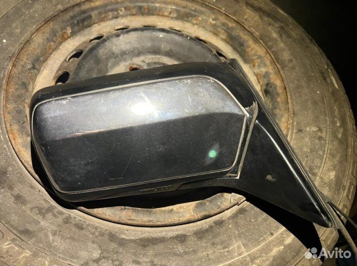 Правое зеркало от Toyota