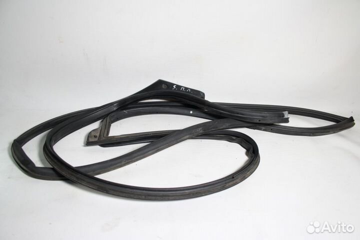 Уплотнитель двери Hyundai Solaris 1