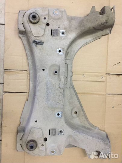 Балка подмоторная (подрамник) Renault Megane 2