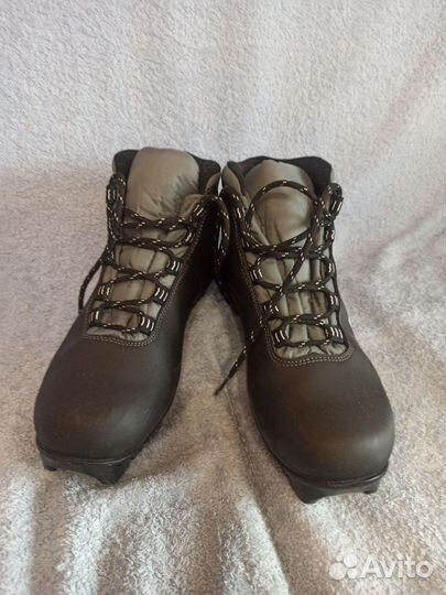 Лыжные ботинки