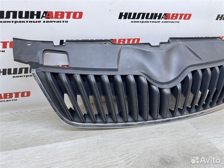 Решетка радиатора Skoda Fabia 2 хетчбэк 1.6 TDI