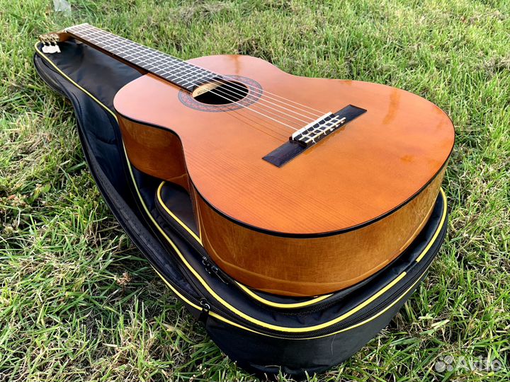 Гитара классическая Yamaha C-40 как новая