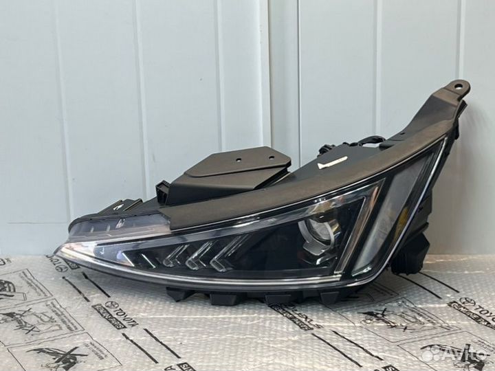 Фара галогеновая передняя левая Hyundai Elantra