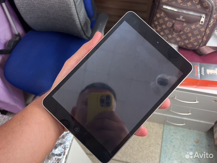 iPad mini 16 gb отличное состояние