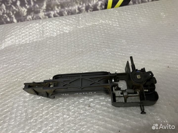 Кронштейн ручки передней левой Fiesta Fusion