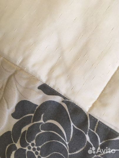 Покрывало на 2 х спальную кровать,подушки на диван