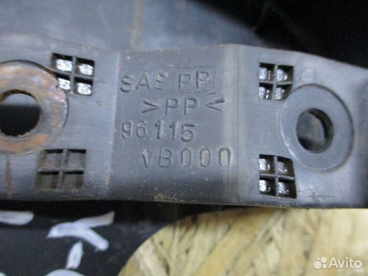 Накладка подножки левая Ниссан Патрол Y61