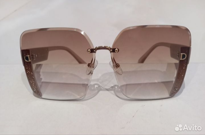 Солнцезащитные очки женские брендовые