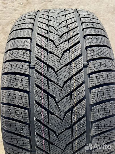 Sonix WinterXPro 999 275/45 R21 122U