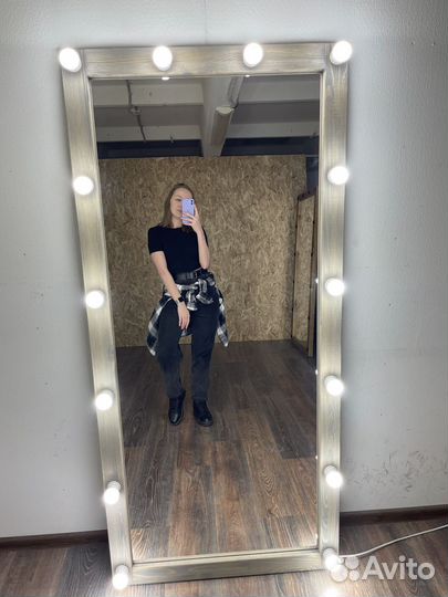 Зеркало напольное с подсветкой