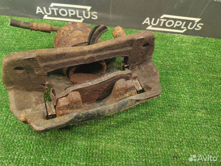 Суппорт передний левый Mazda 6 седан GG L813 2002