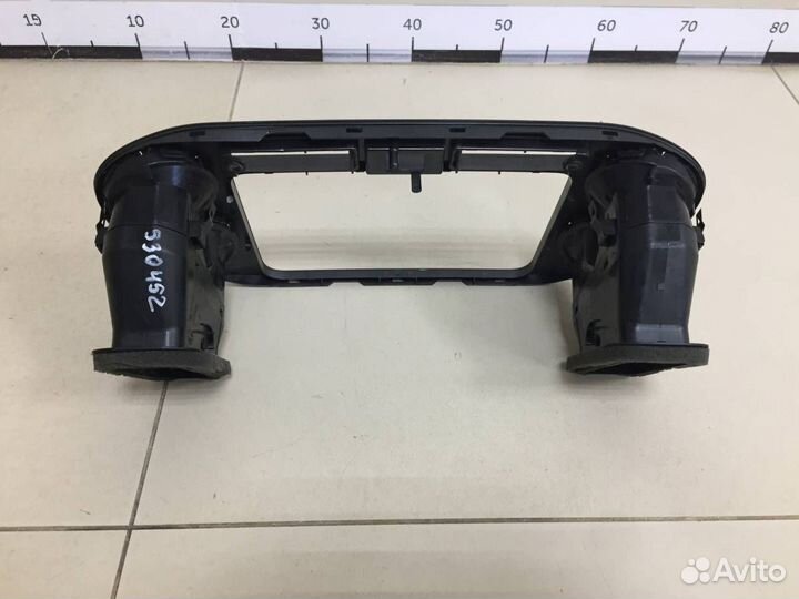 Рамка магнитолы Volkswagen Tiguan 5N2 2011-2016