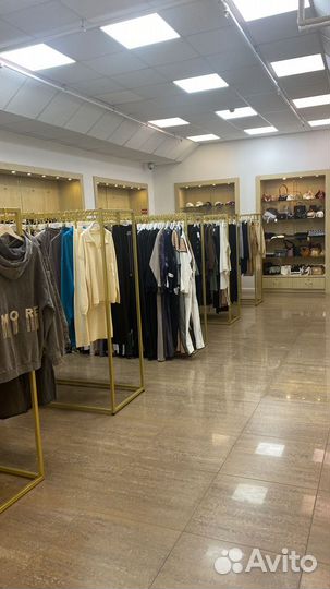 Сдаются рейлы и полки в действующем шоуруме