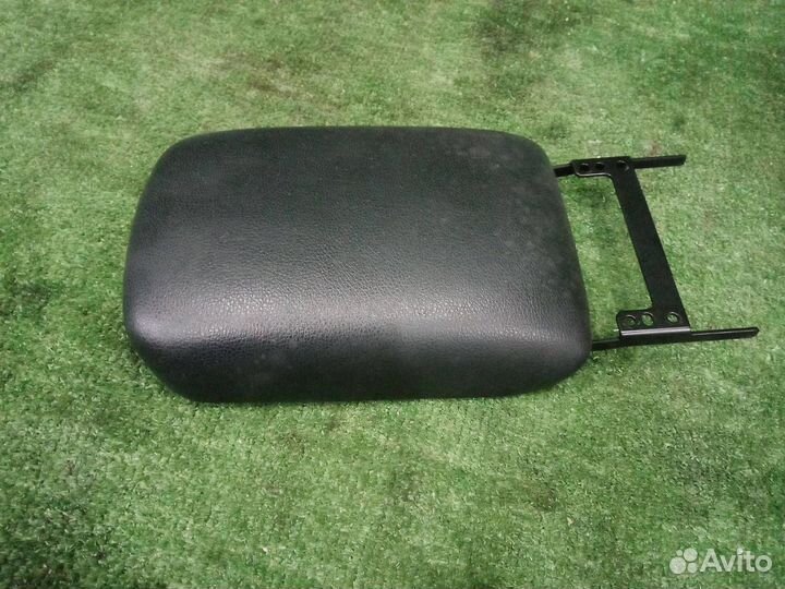 Подлокотник Nissan X-Trail TNT31 QR25DE