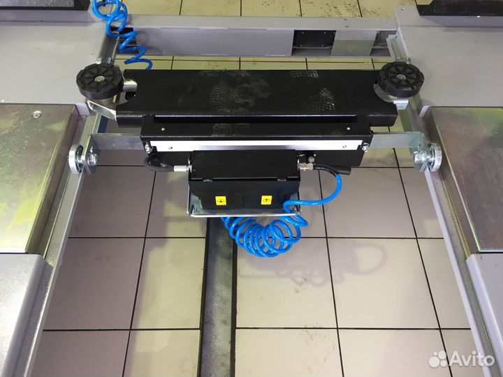 Траверса гидравлическая для подъемника и ямы